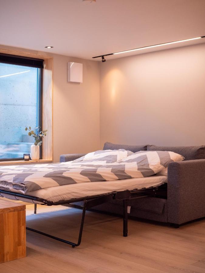 Tastefull And Modern Apartment With Parking トロムソ エクステリア 写真